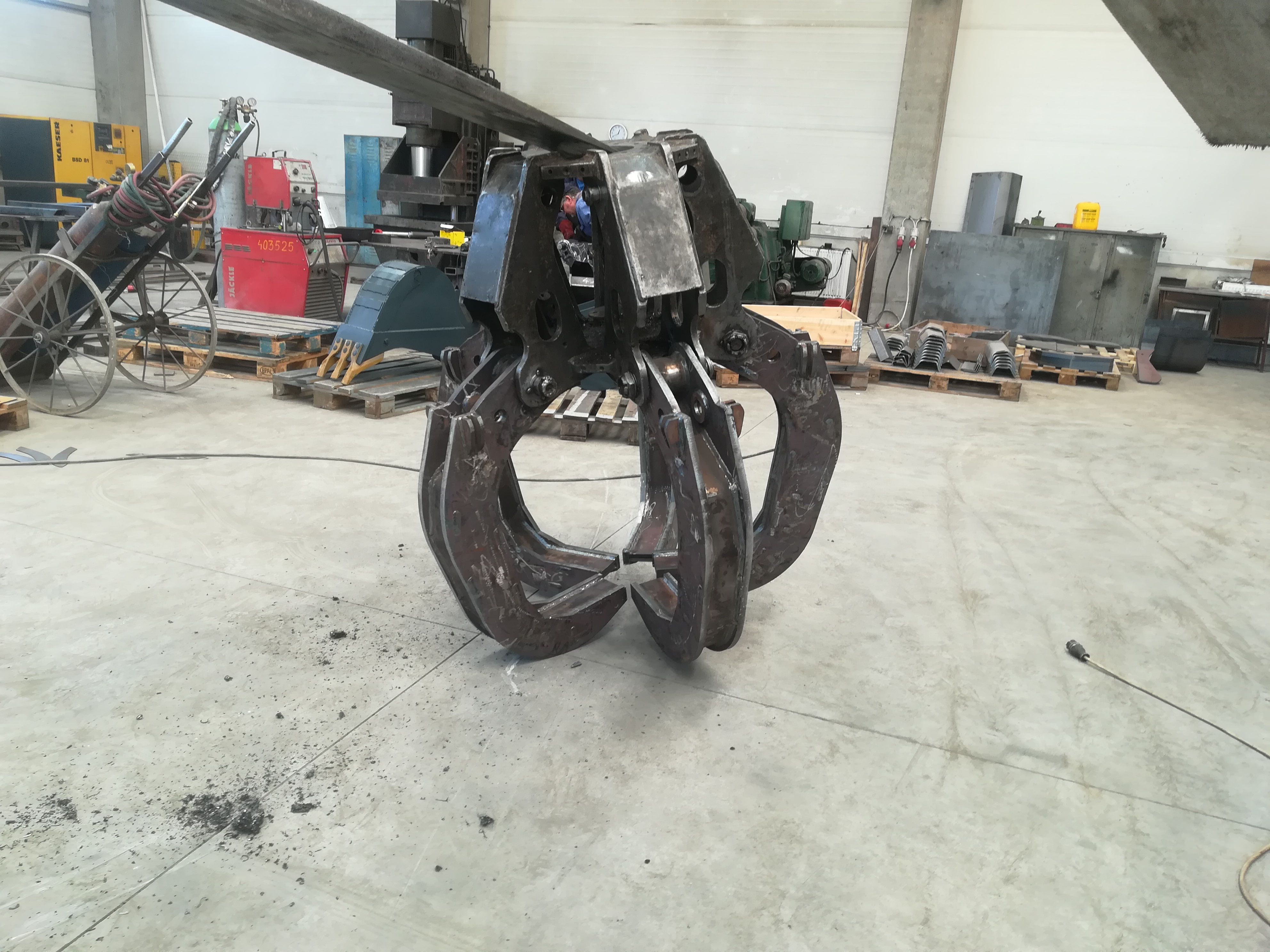 金属废料抓取器